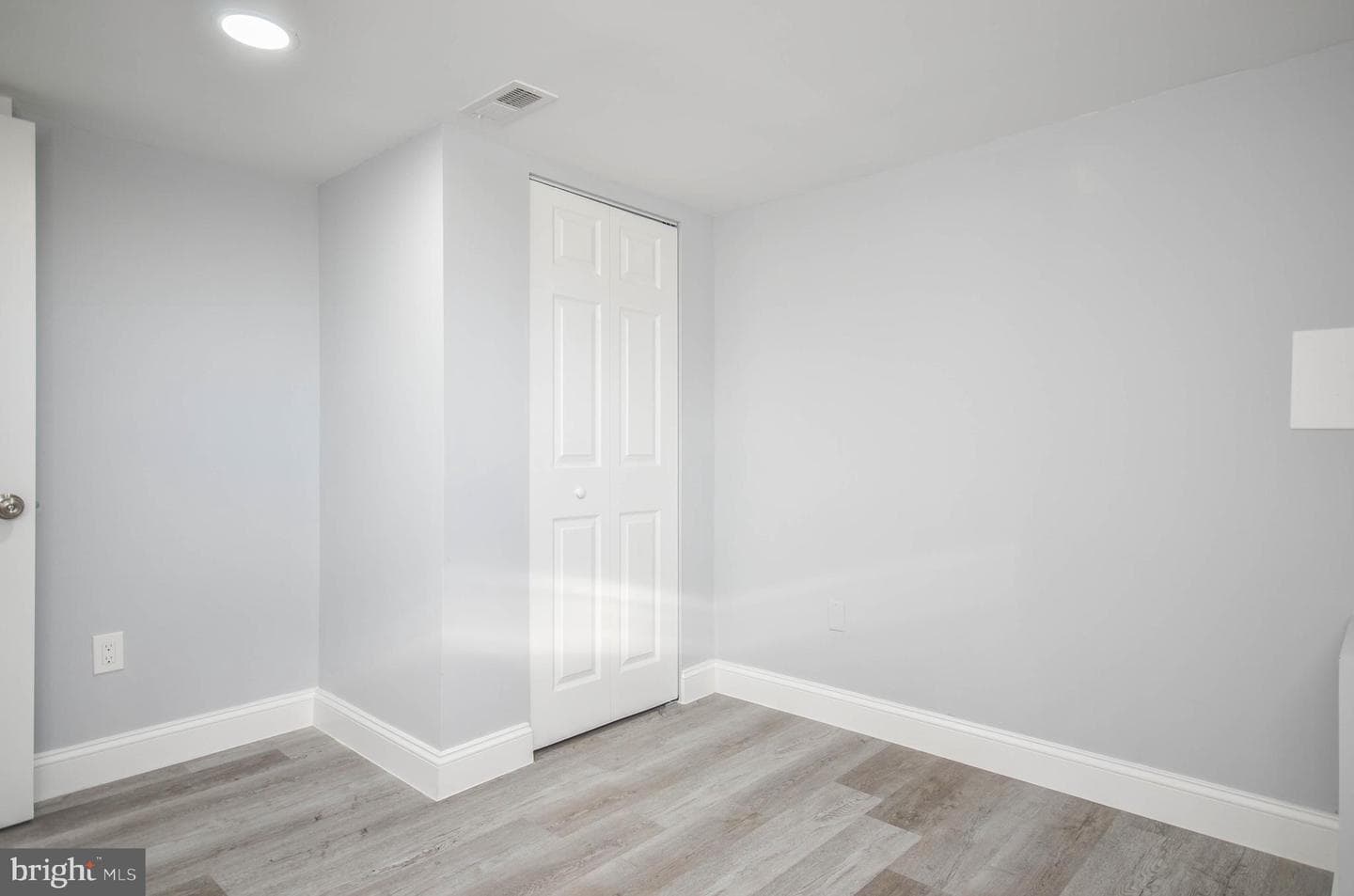 7009 Adelphi Road photo 35