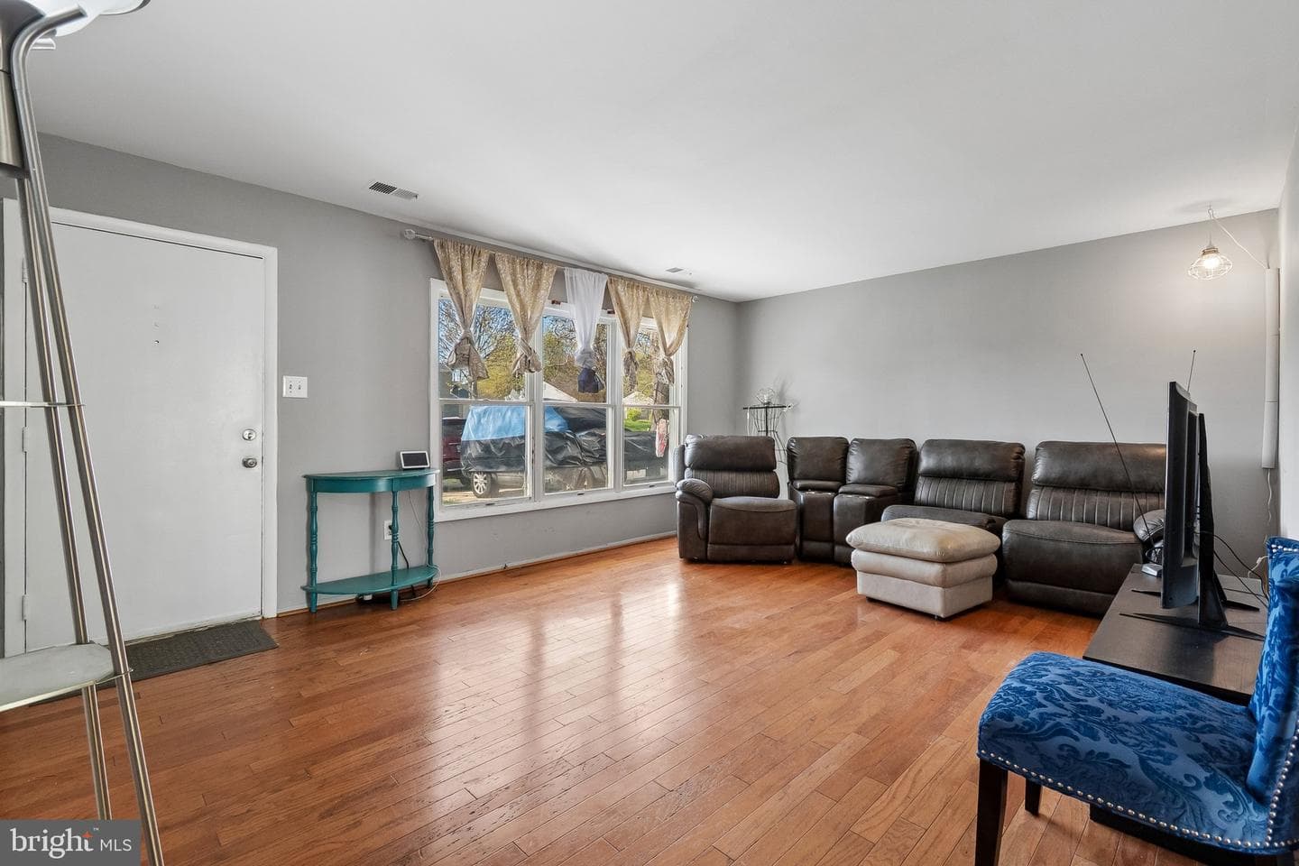 9900 New Orchard Drive photo 2