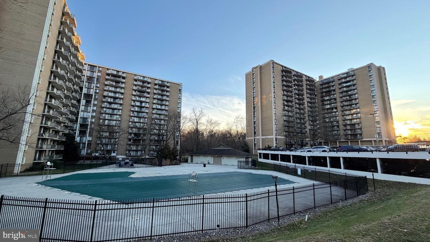 6100 Westchester Park Drive #609 photo 2