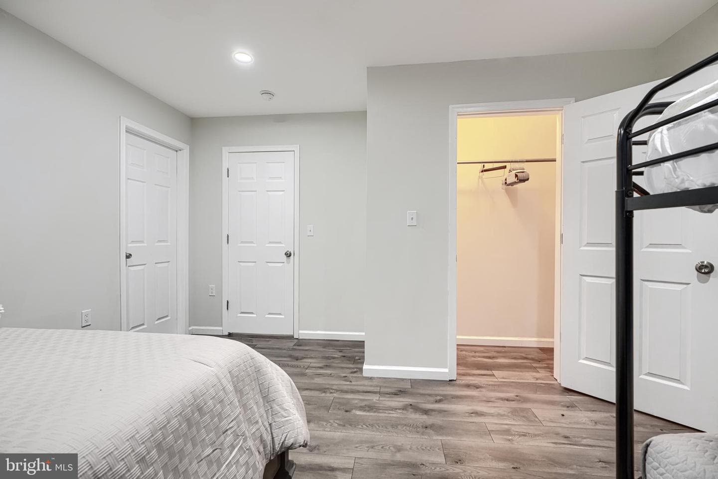 17 Tunic Avenue photo 15