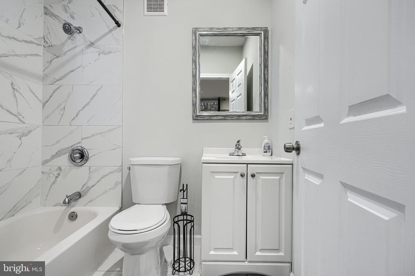 17 Tunic Avenue photo 9