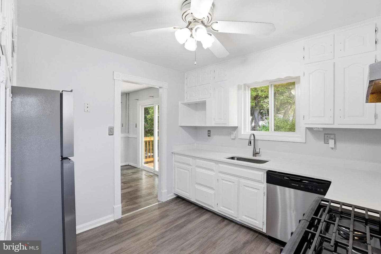 10000 Carnot Drive photo 14