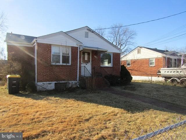 2415 Fordham Place photo 2