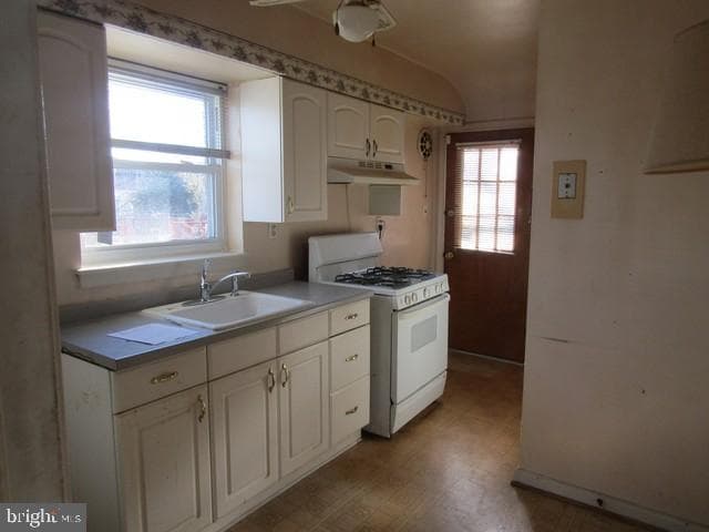 2415 Fordham Place photo 5