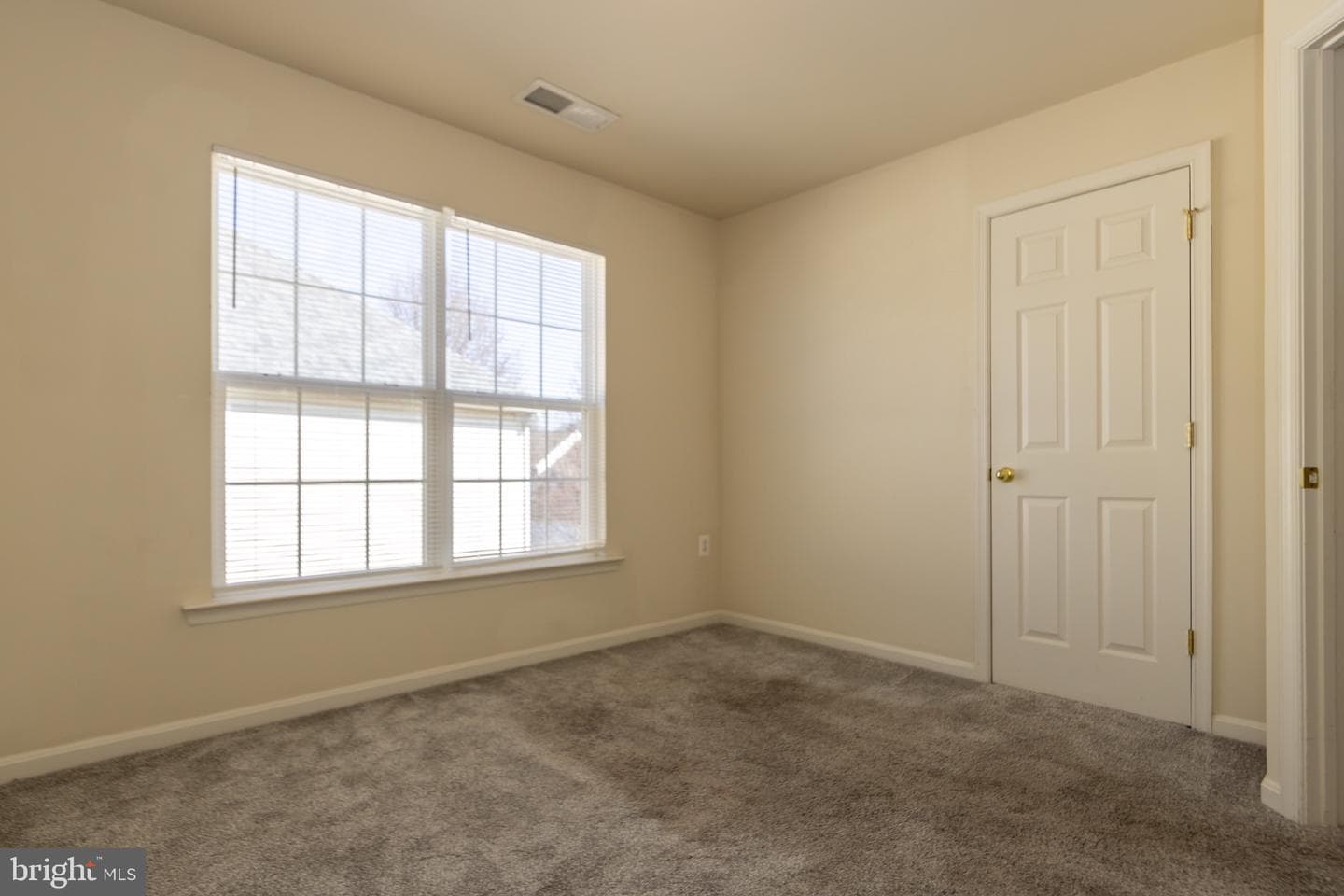 9814 Traver Street photo 36