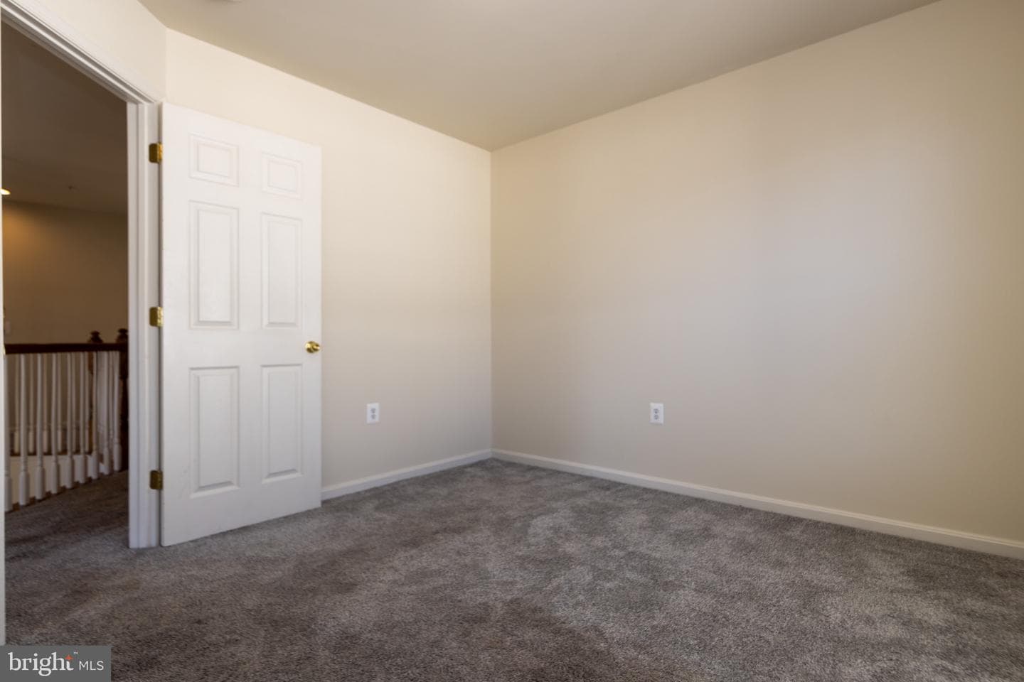 9814 Traver Street photo 38