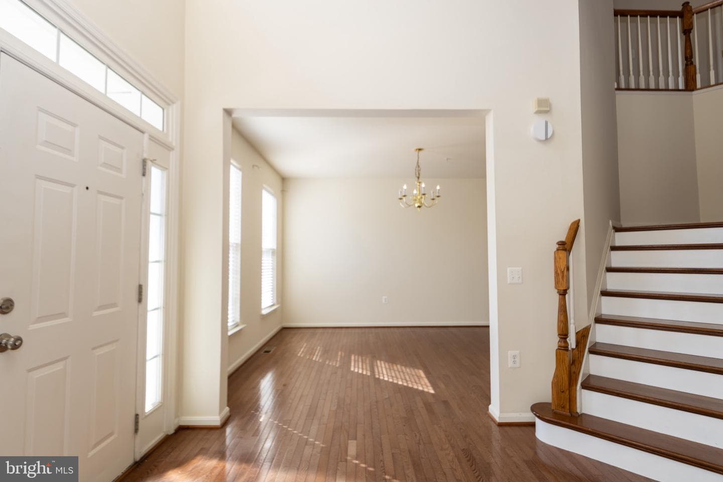 9814 Traver Street photo 4