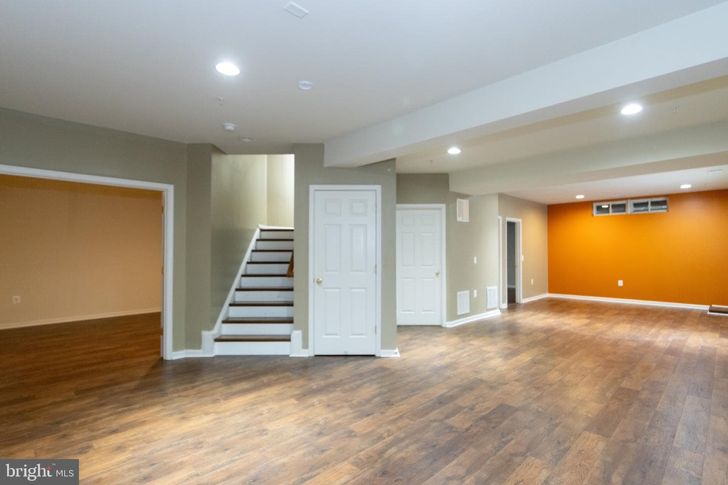 9814 Traver Street photo 50