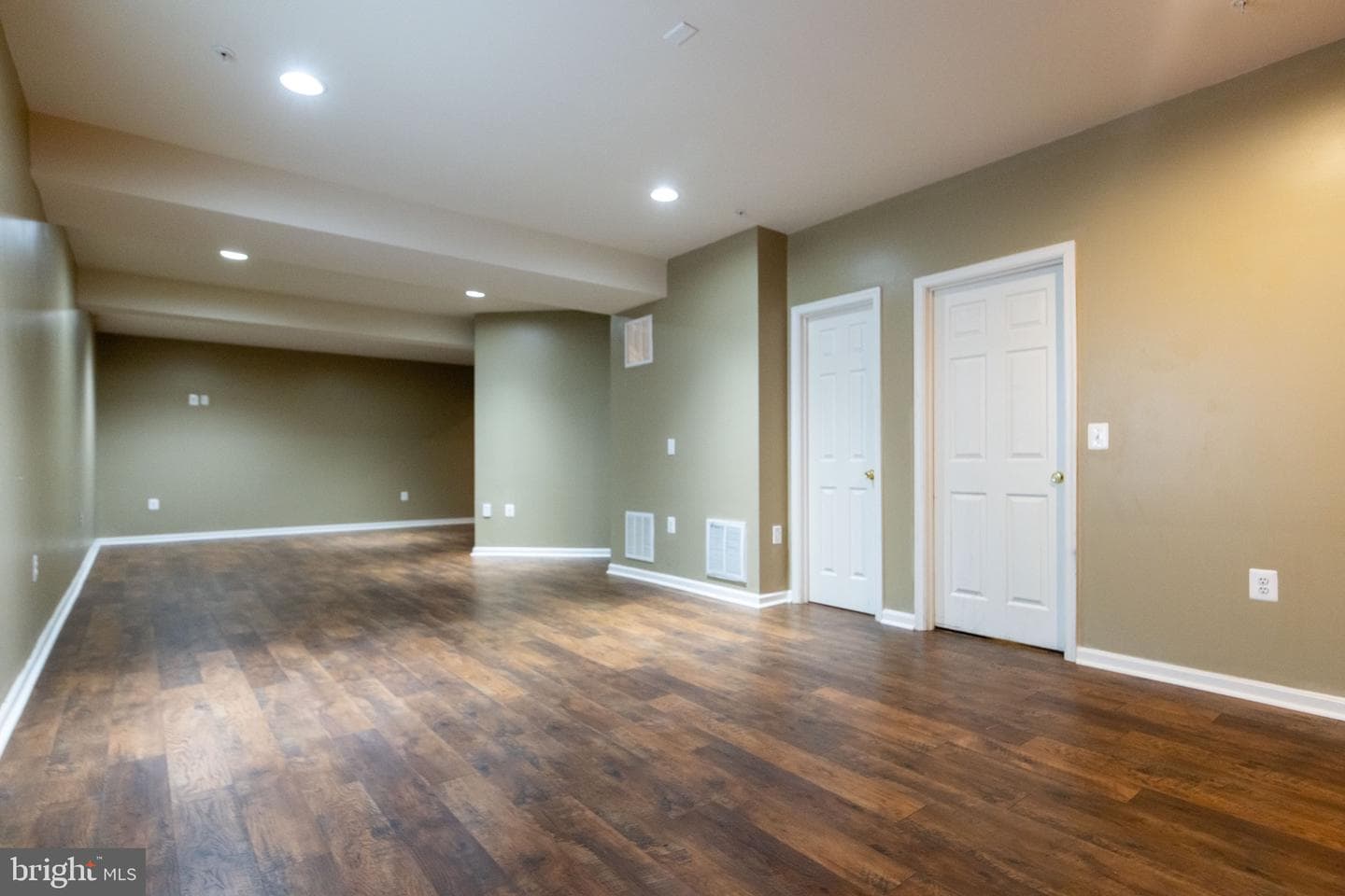 9814 Traver Street photo 52