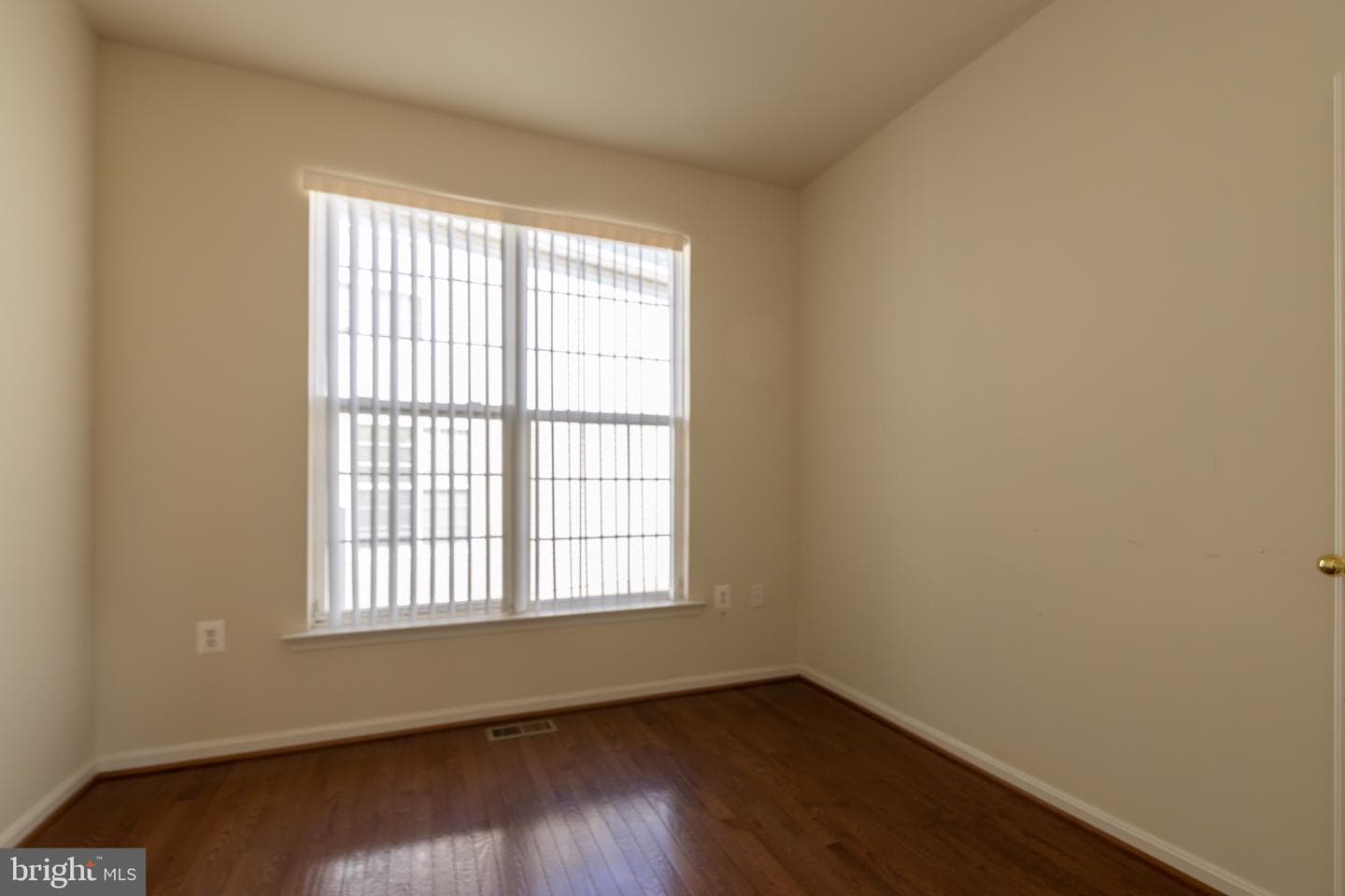 9814 Traver Street photo 63
