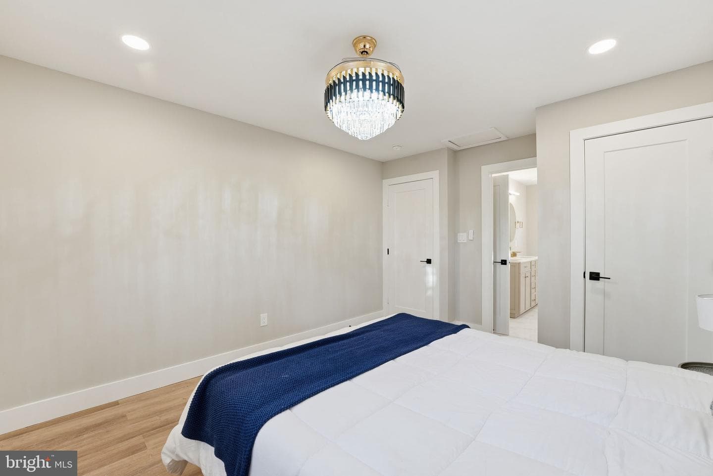5716 Somerset Road photo 10