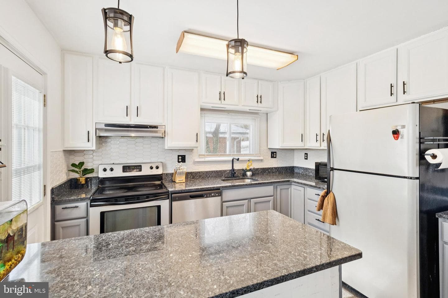 305 Cedar Ridge Drive photo 4