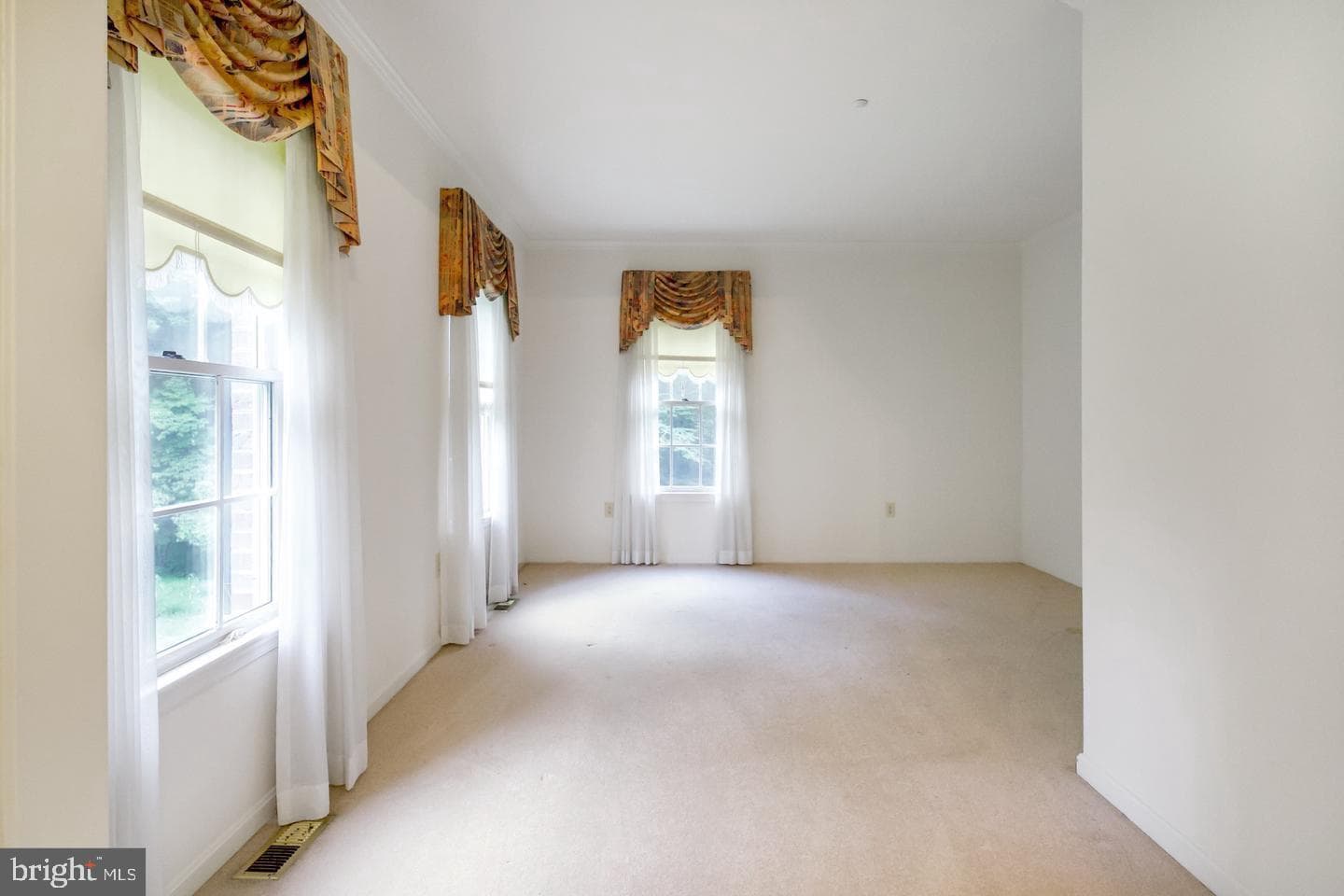 13814 W End Farm Road photo 2