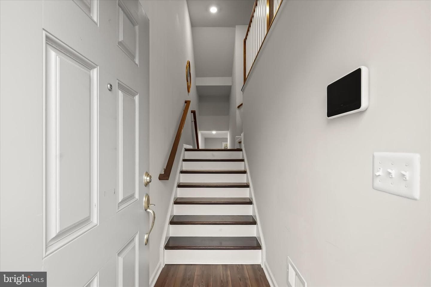 1016 Flester Lane photo 4