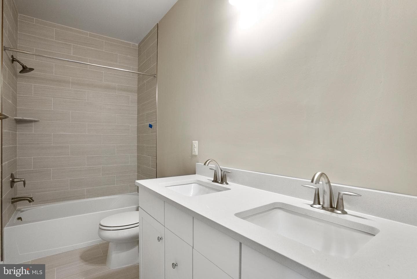 6705 Belcrest Road photo 10