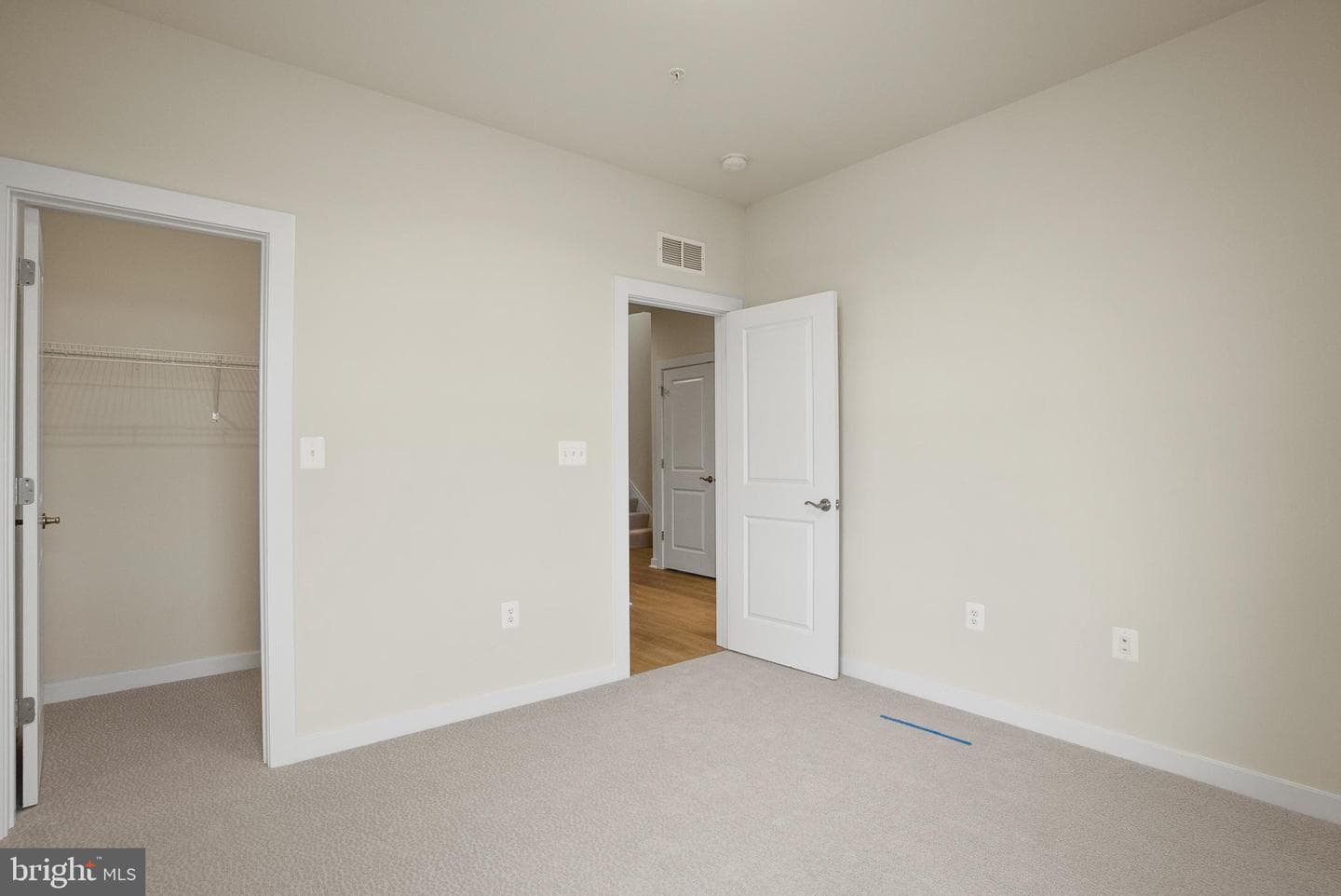 6717 Belcrest Road photo 9