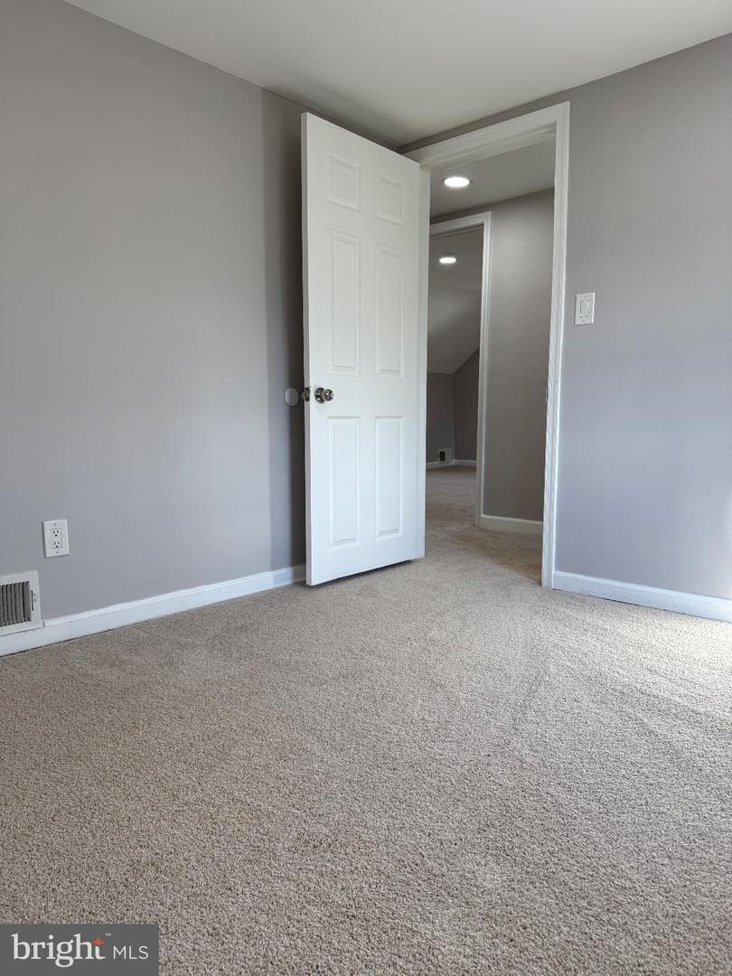 5819 Crown Street photo 12