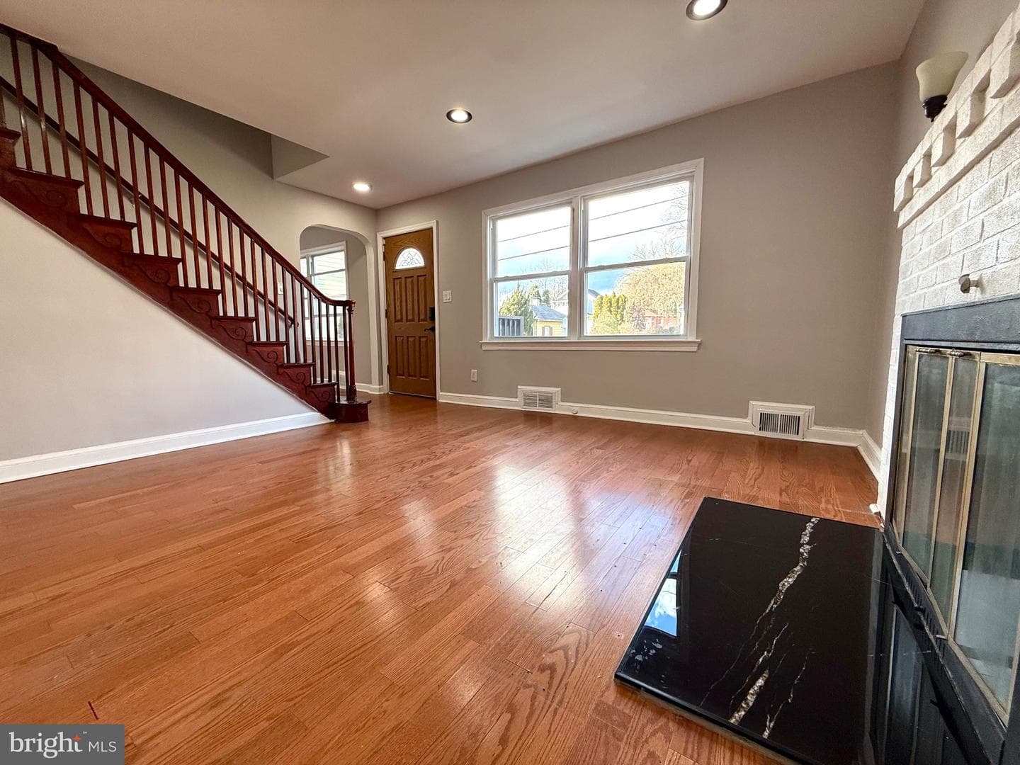 5819 Crown Street photo 2