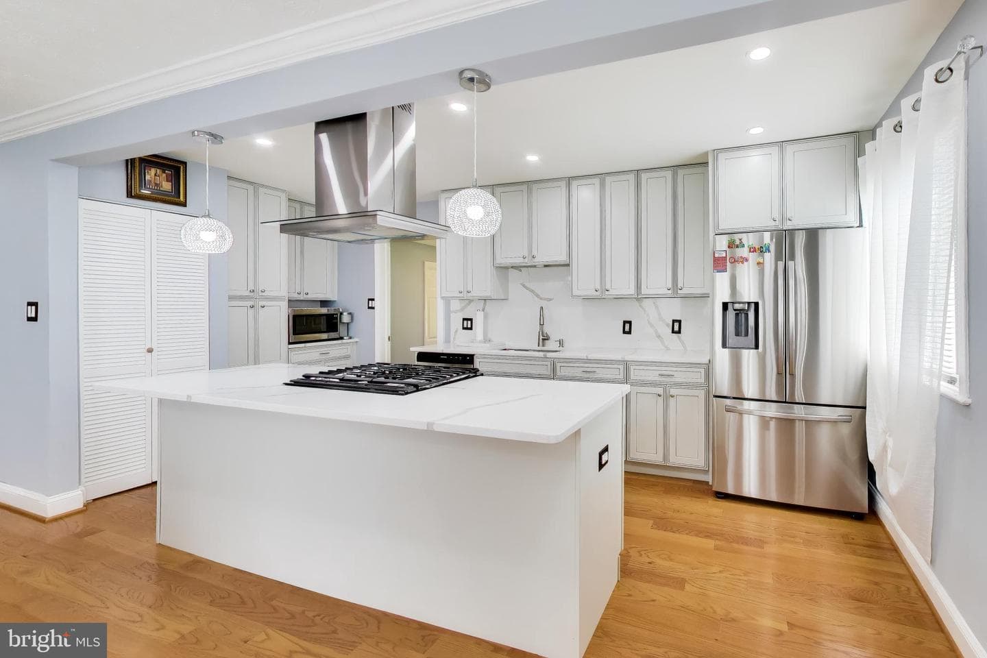 1031 Marton Street photo 13