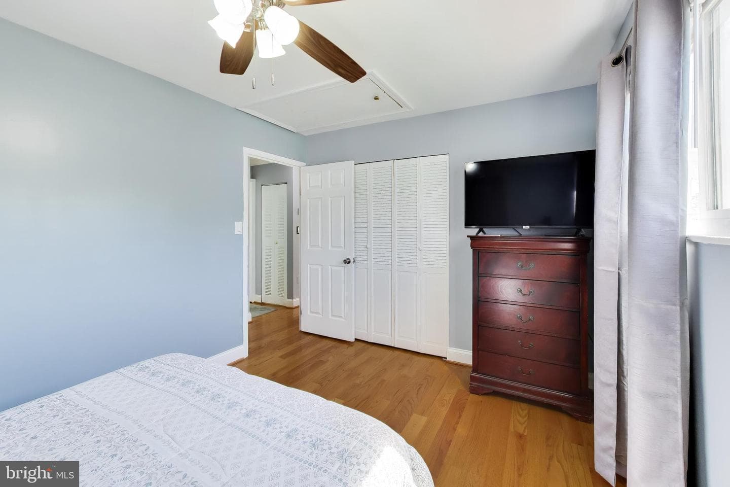1031 Marton Street photo 19