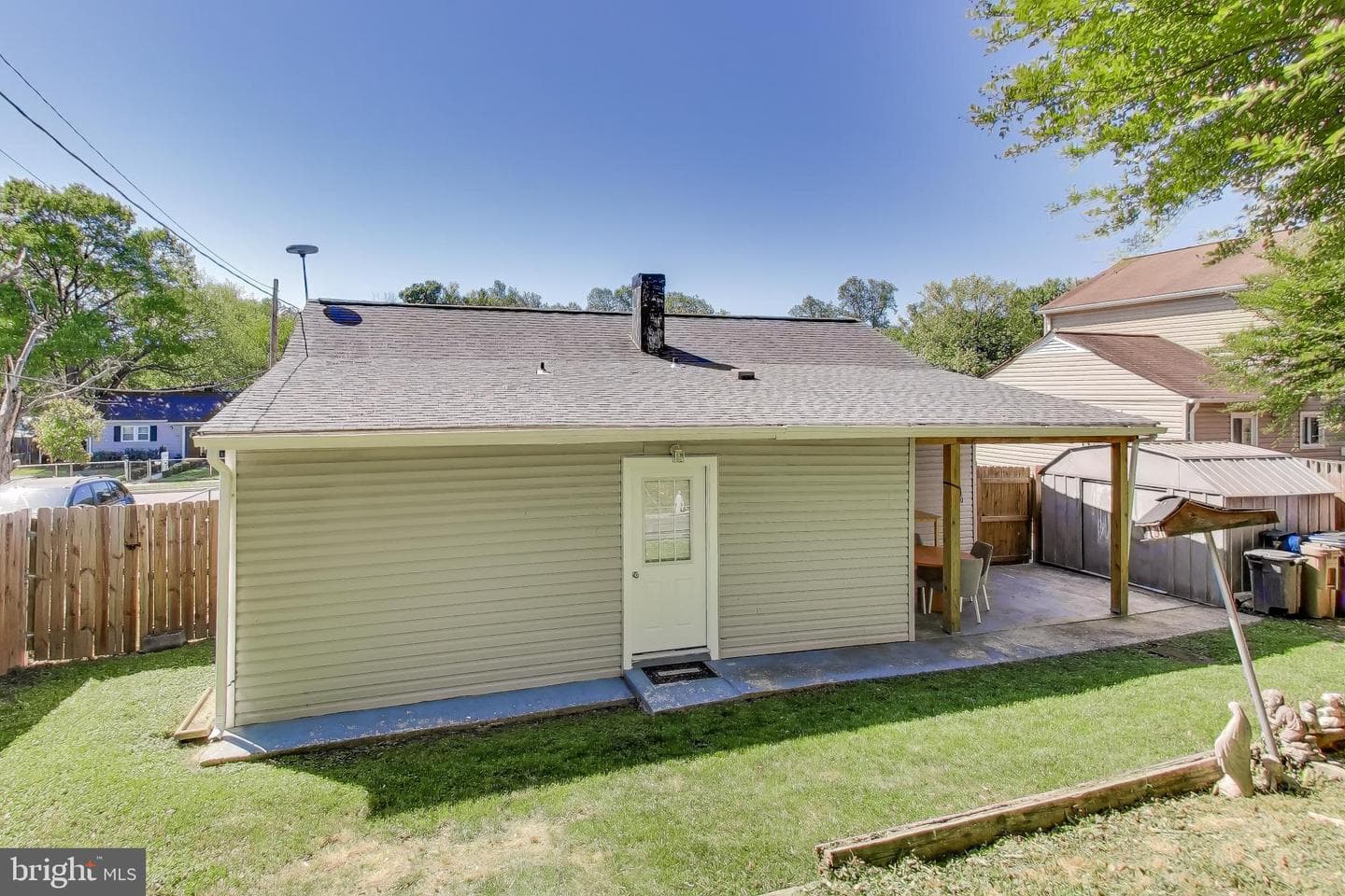 1031 Marton Street photo 27
