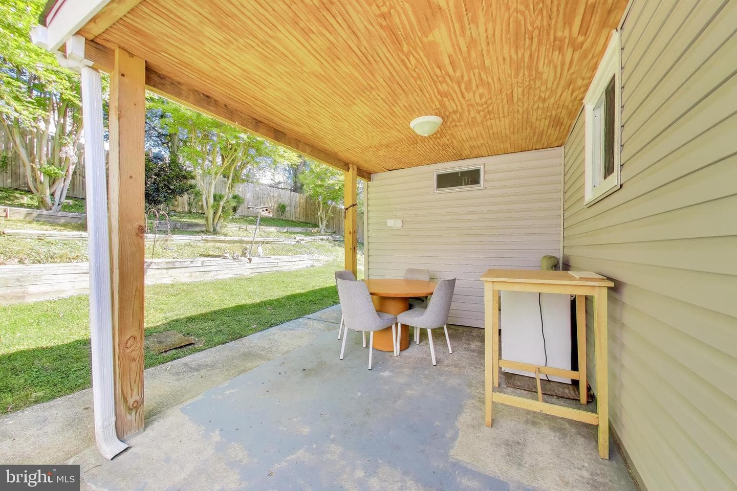 1031 Marton Street photo 28