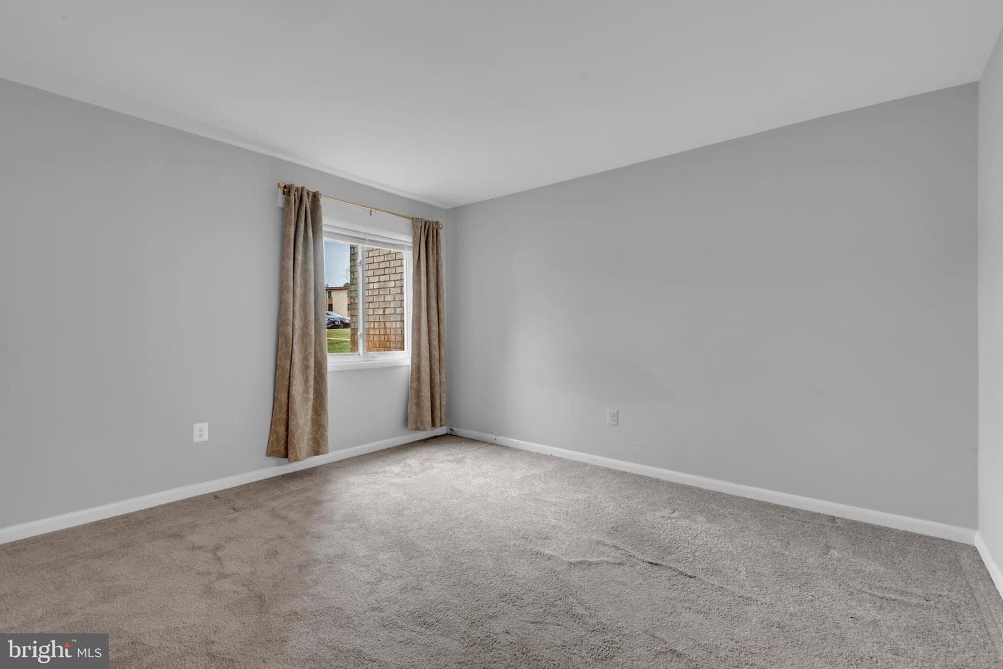 6916 Hanover Parkway #100 photo 17