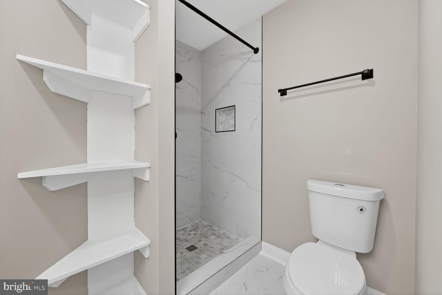 15621 Jamies Way photo 8