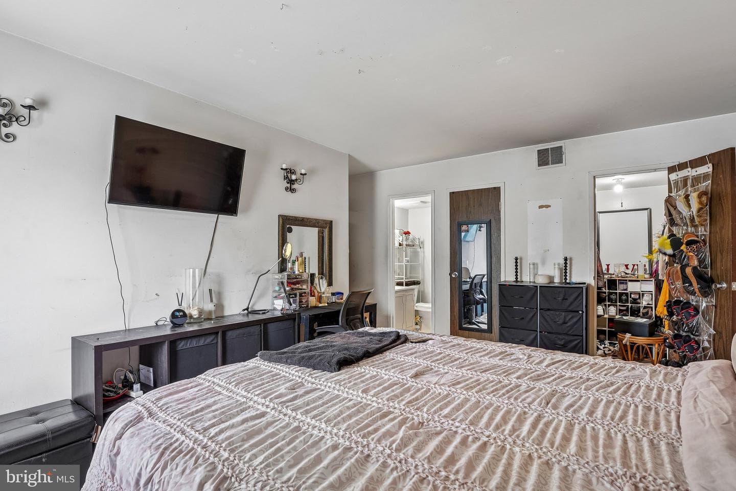 6912 Hanover Parkway #301 photo 11