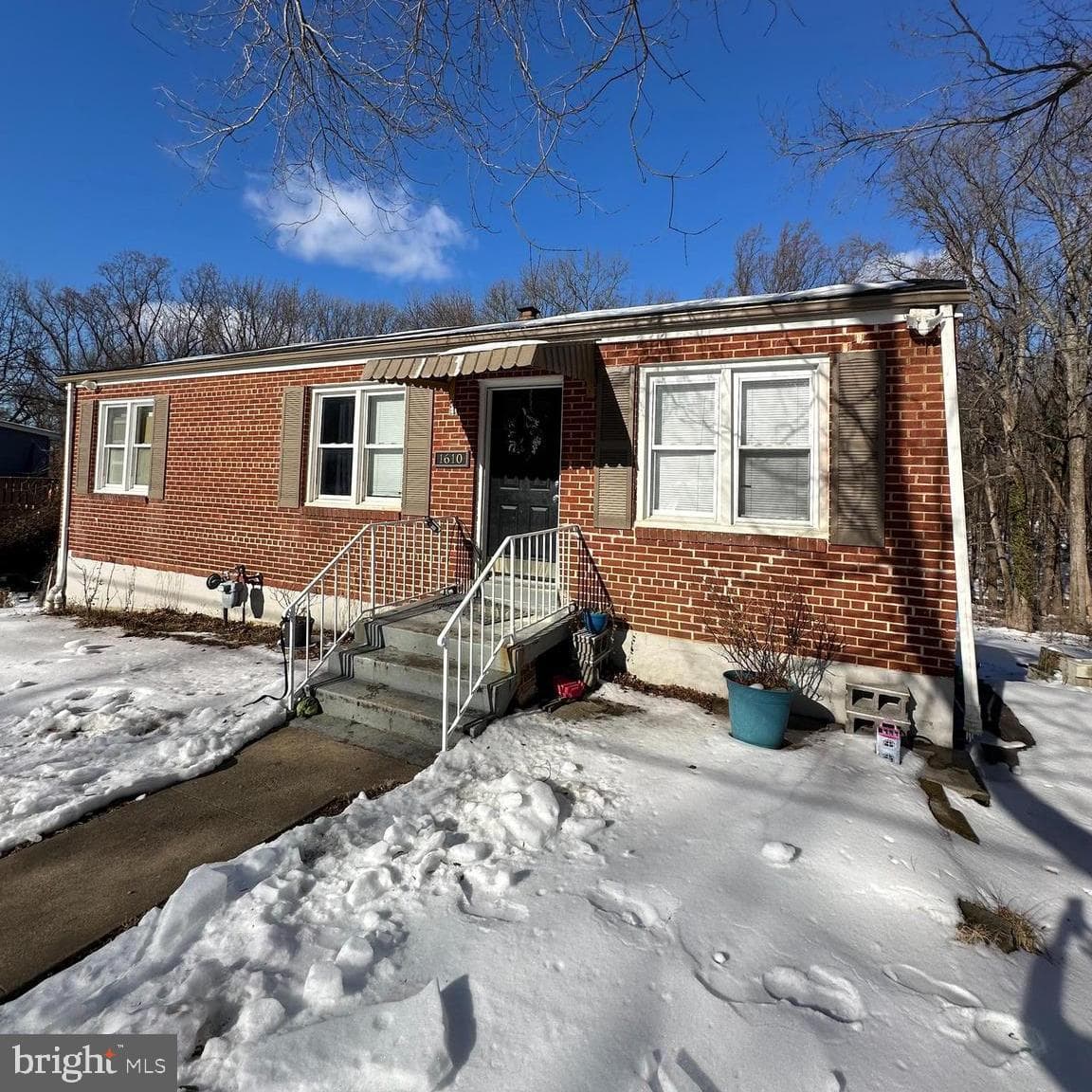 1610 Thomas Road photo 3