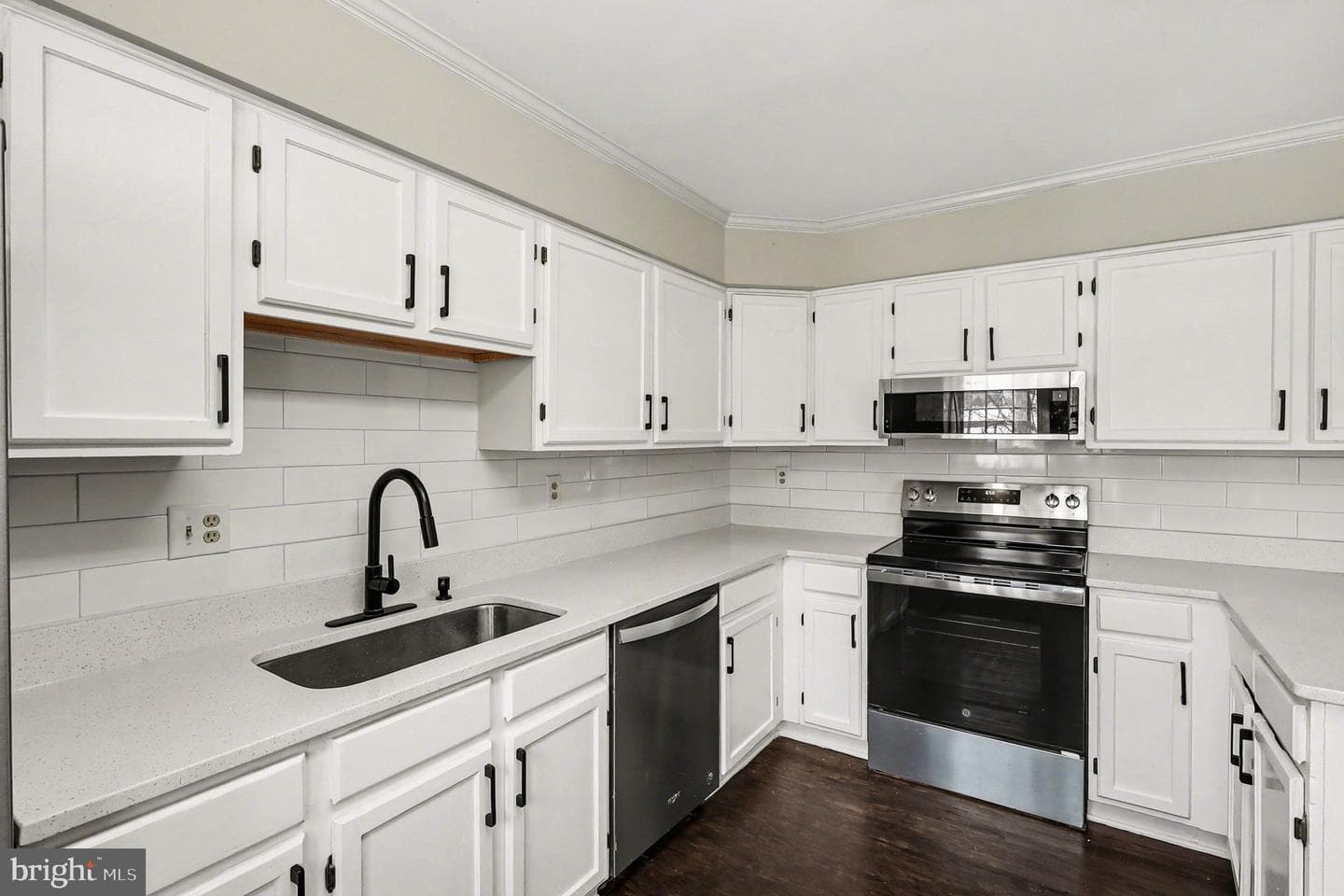 8918 Hillside Court photo 10