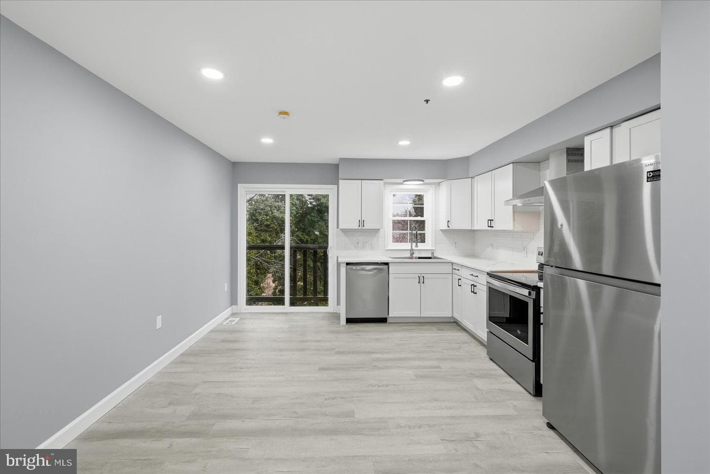 6915 Adel Street photo 11