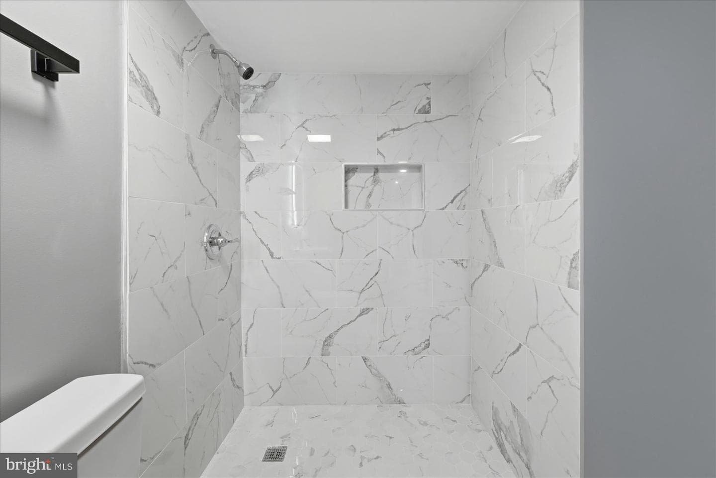6915 Adel Street photo 23