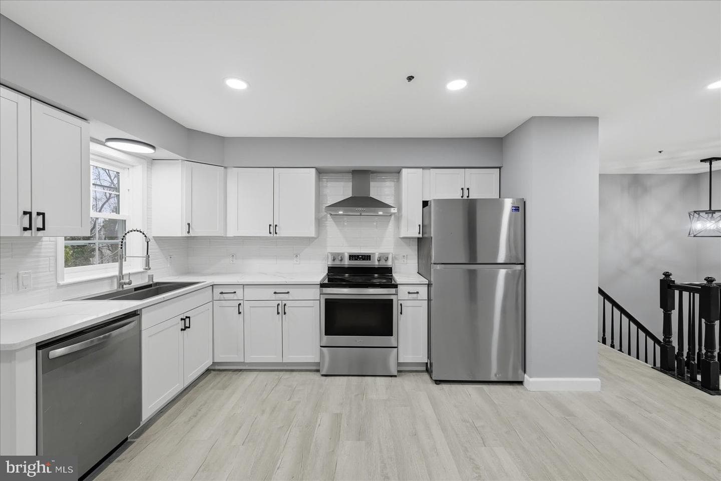 6915 Adel Street photo 8