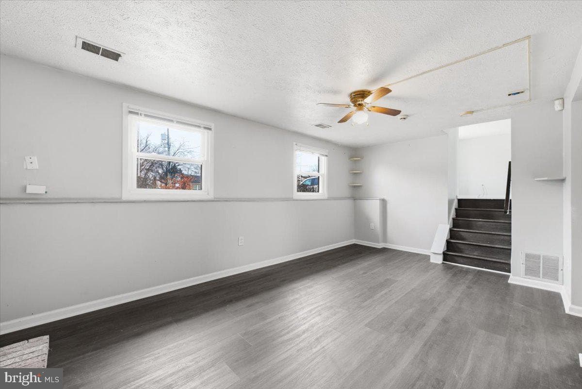 8624 Irvin Avenue photo 17