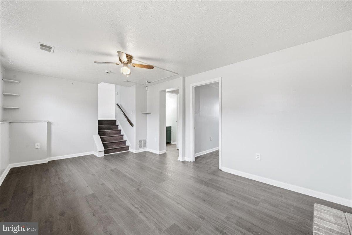 8624 Irvin Avenue photo 18