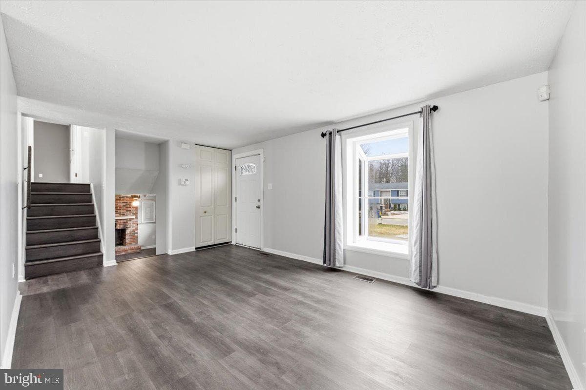 8624 Irvin Avenue photo 4