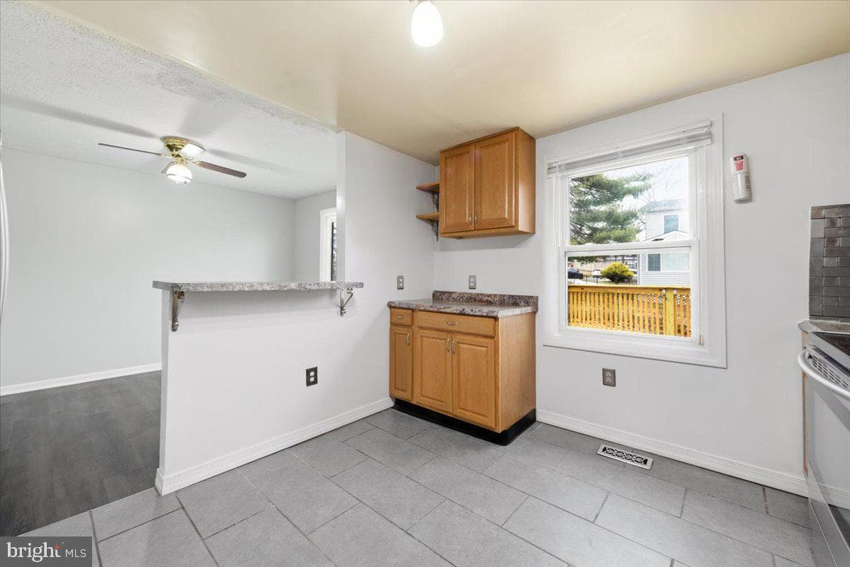 8624 Irvin Avenue photo 8