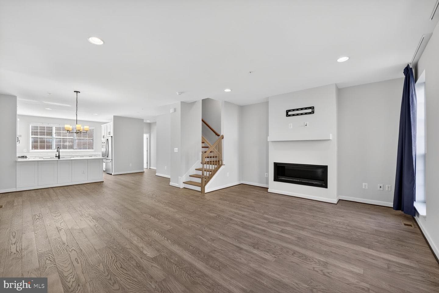 620 Leigh Way photo 5