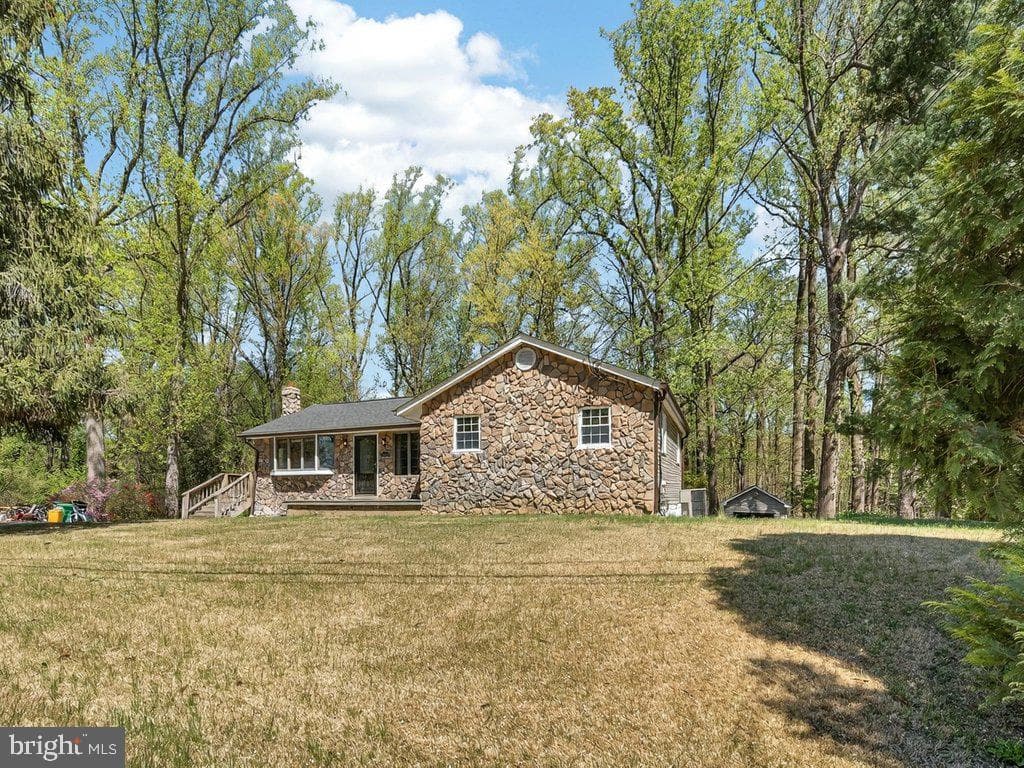13610 Woodedge Drive photo 3