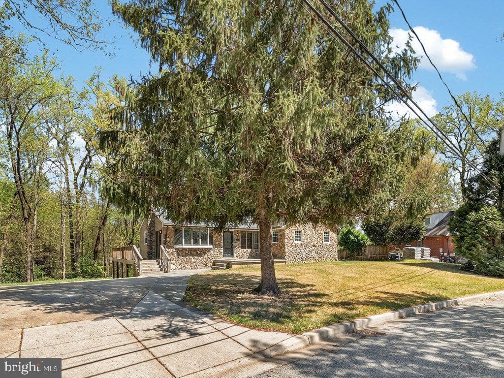 13610 Woodedge Drive photo 4