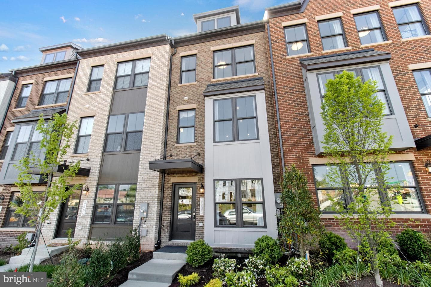 3414 Chester Alley photo 2