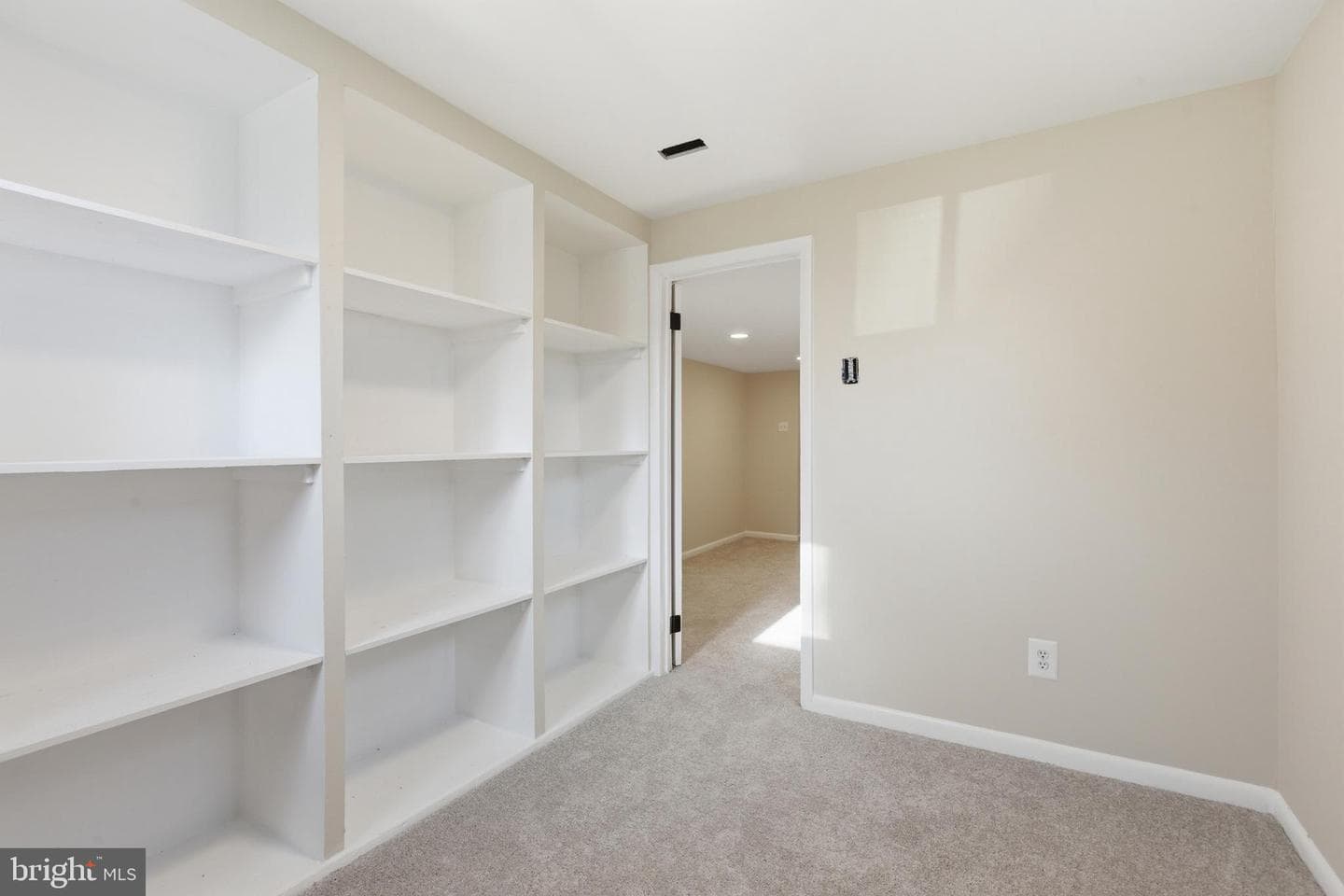 2102 Trafalgar Drive photo 30