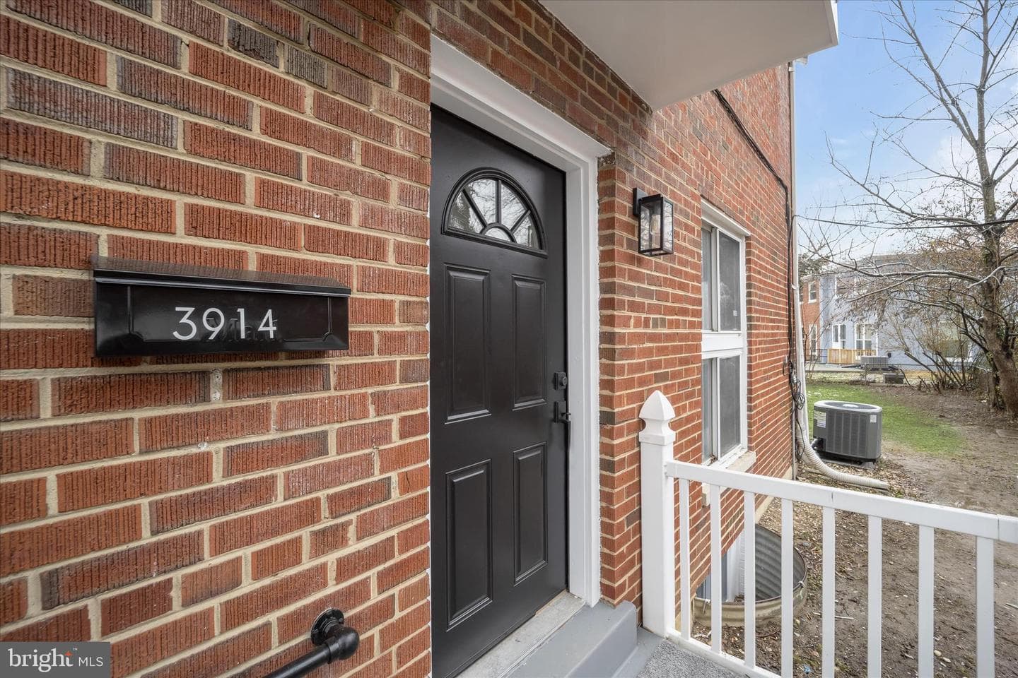3914 Essex Court photo 2
