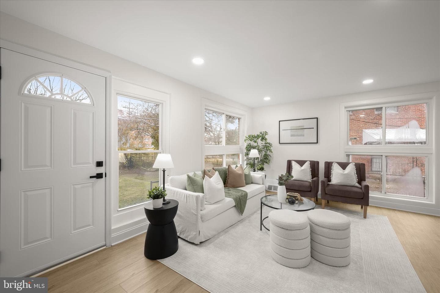 3914 Essex Court photo 4