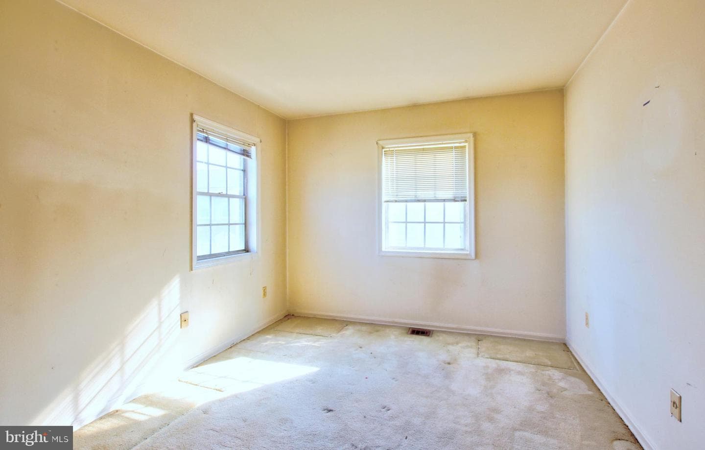 7856 Lakecrest Drive photo 12