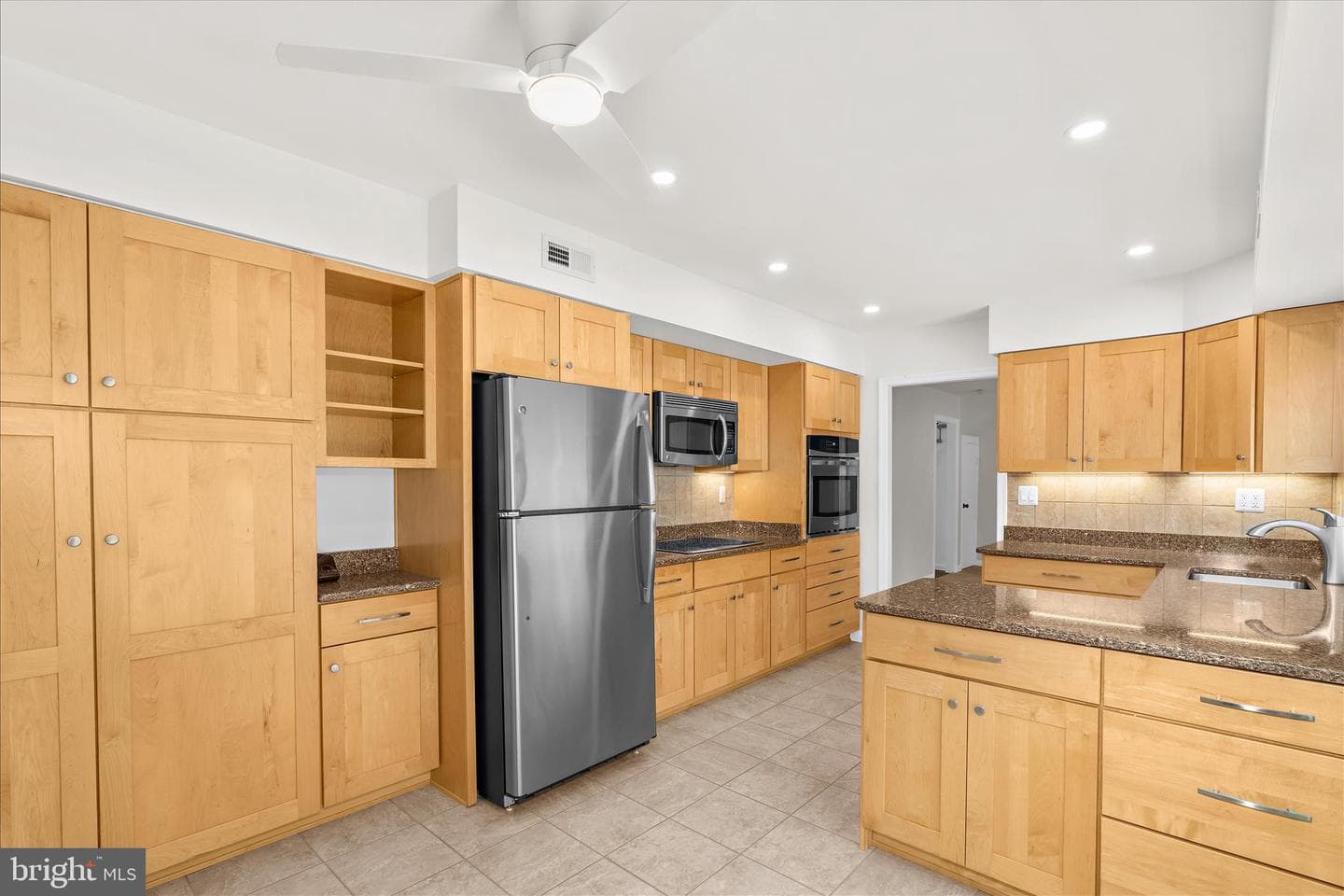 15808 Plainview Lane photo 2