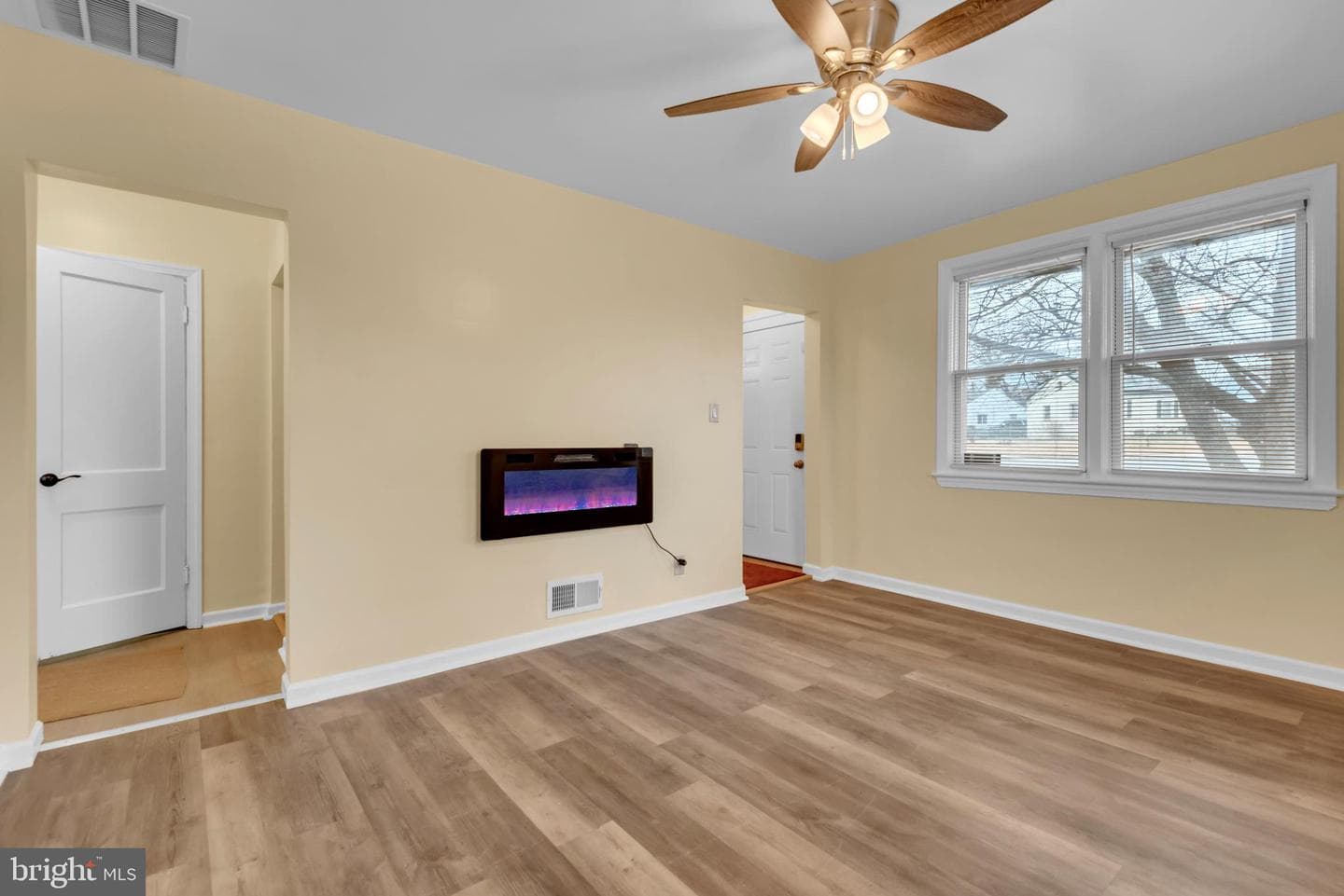 5025 Addison Road photo 5