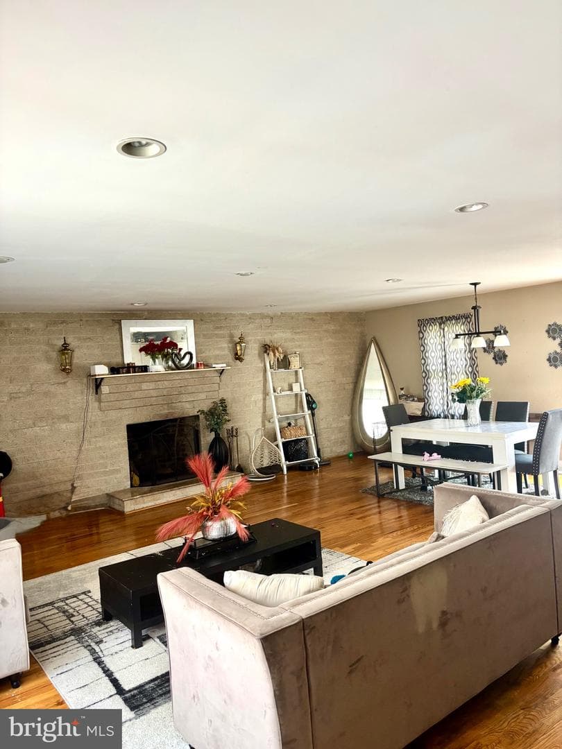 7012 Noah Drive photo 2