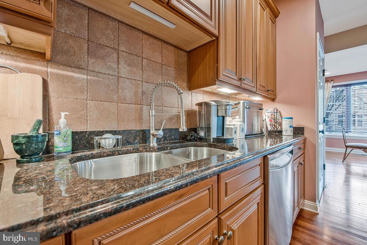 4248 Chariot Way photo 15